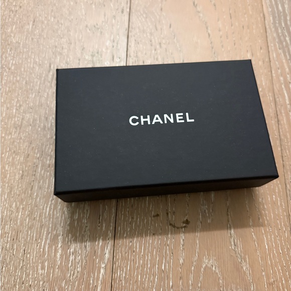 Chanel boxes 
2 available 
With Camilla and ribbons - Picture 3 of 3